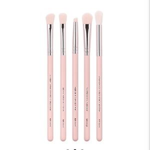 5 make up brushes